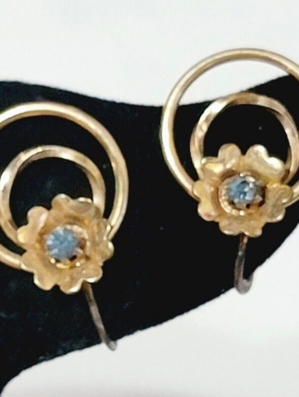 Blue Rhinestone Scew Back Earrings, Atomic Flower Mid-century Vintage sb-7